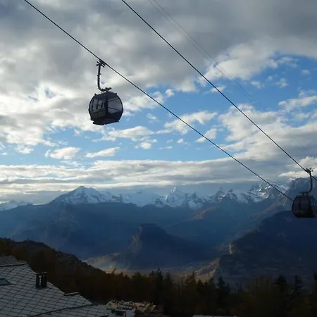 Hauts De Veysonnaz Luxe & Sauna Apartments *